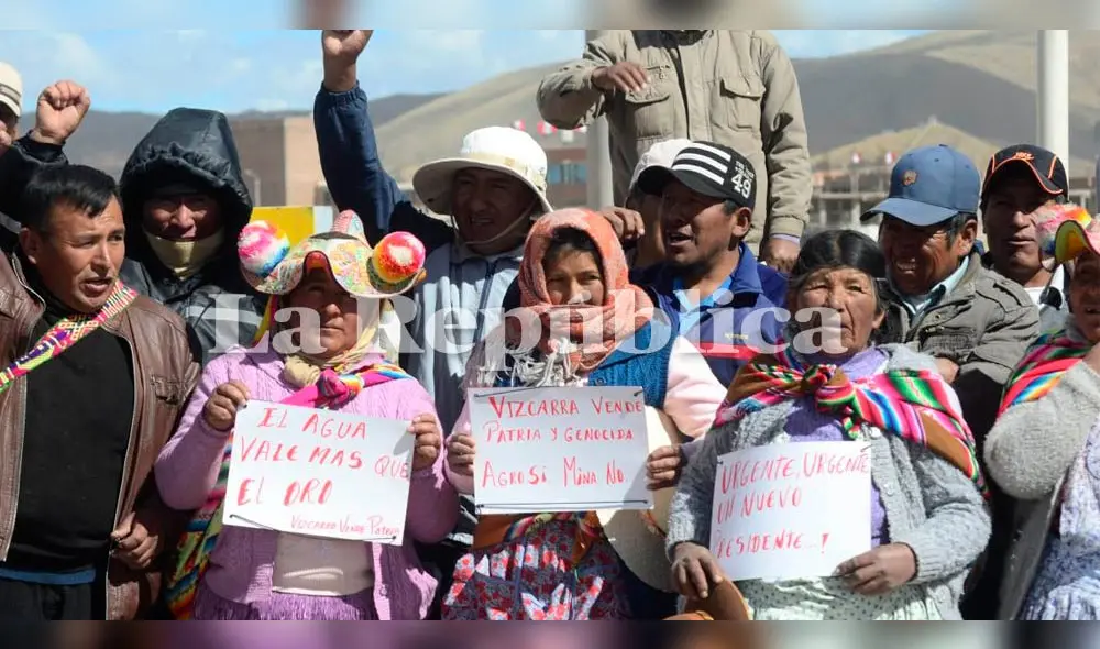 Protestantes portaron carteles con frases como "Agro sí , mina no" y "el agua vale más que el oro". Crédito: Sharon Castellanos