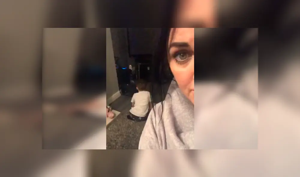 Mujer entró a la sala de su casa para ver lo que hacía su hijo en su ausencia y se llevó una tremenda sorpresa que no dudó en compartir en YouTube y Facebook Mujer entró a la sala de su casa para ver lo que hacía su hijo en su ausencia y se llevó una tremenda sorpresa que no dudó en compartir en YouTube y Facebook