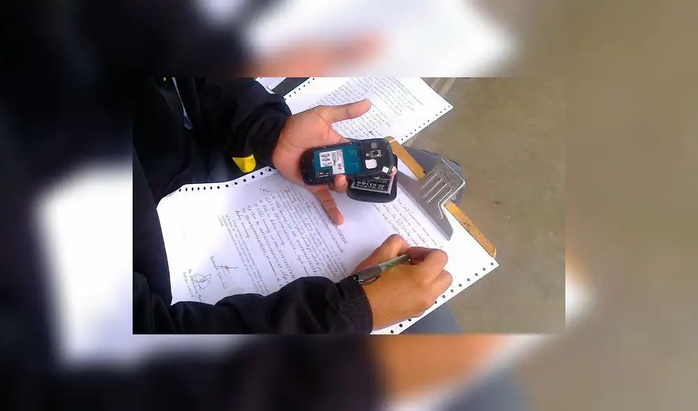 Cercado: Policía interviene a transeúntes para detectar si sus celulares son robados
