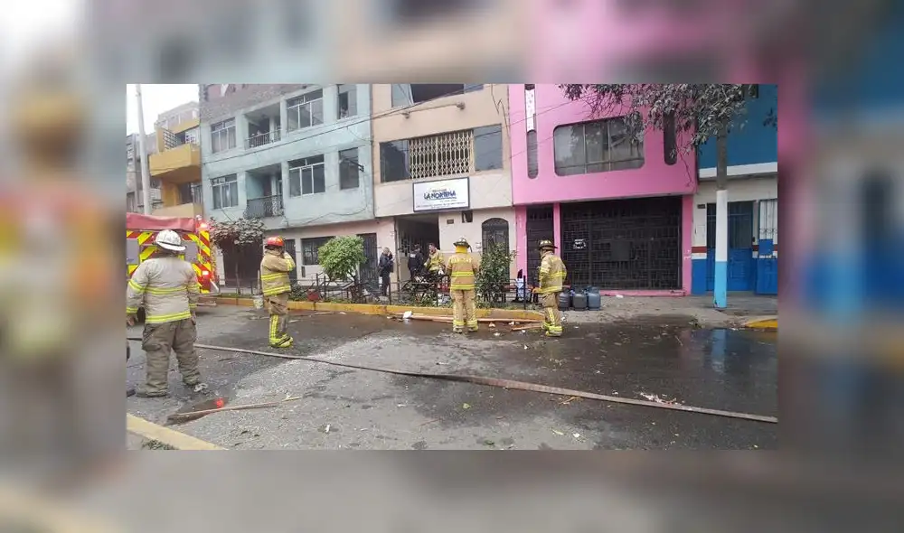 Bomberos atienden emergencia y trasladaron a heridos a los centros médicos de salud. (Foto: Grace Mora / La República)
