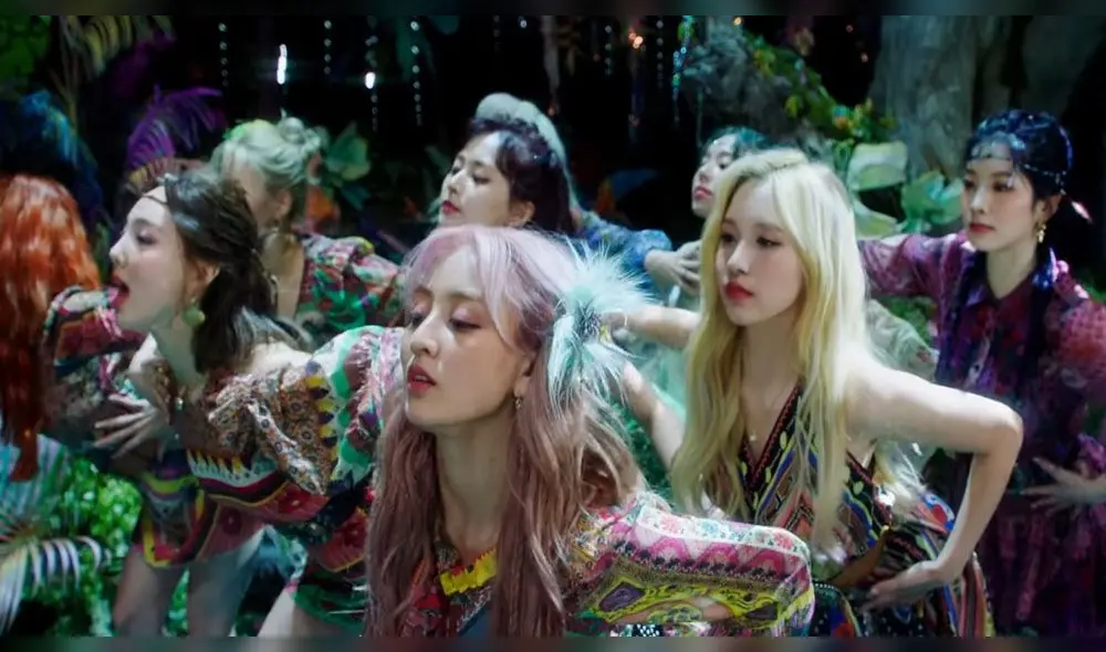 Desliza para ver más fotos de TWICE en el teaser del MV “More & more” por YouTube. Desliza para ver más fotos de TWICE en el teaser del MV “More & more” por YouTube.