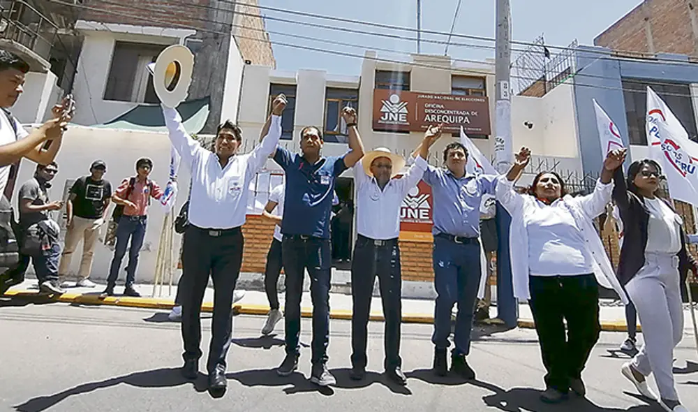 Arequipa. Somos Perú presenta lista en varias regiones del sur del Perú. Arequipa. Somos Perú presenta lista en varias regiones del sur del Perú.