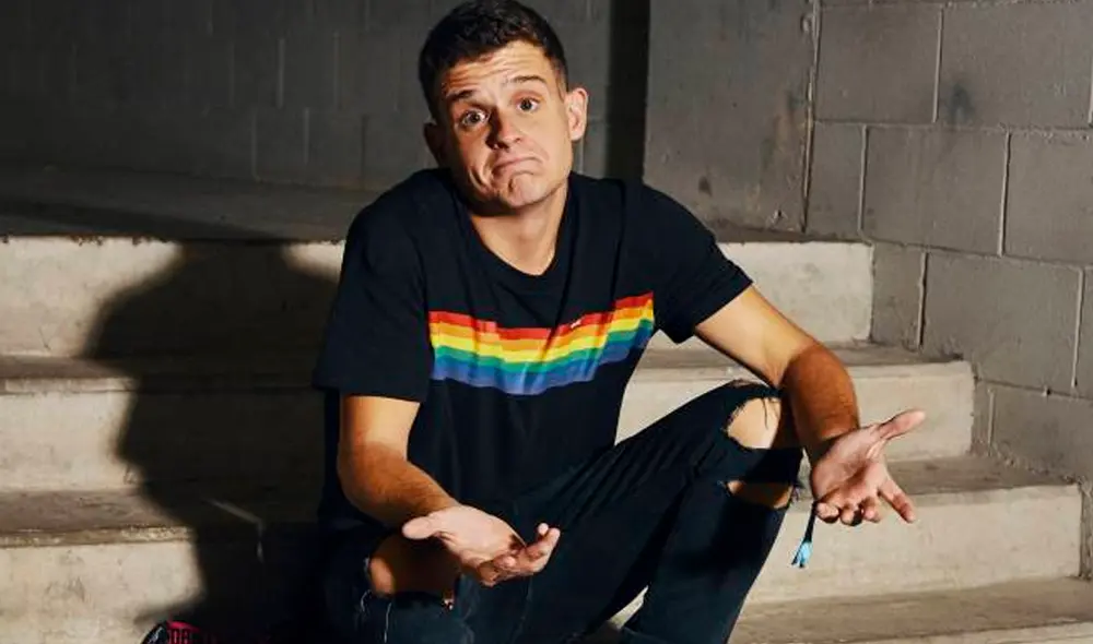 El jurado español de la gran final de Red Bull Batalla de los Gallos 2019 fue protagonista de un polémico video donde se le ve semidesnudo acompañado de una mujer. El jurado español de la gran final de Red Bull Batalla de los Gallos 2019 fue protagonista de un polémico video donde se le ve semidesnudo acompañado de una mujer.