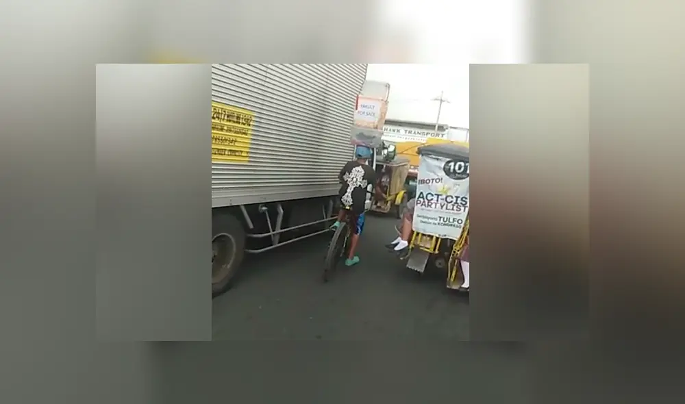 YouTube viral: repartidor sorprende a miles con su increíble ‘truco’ para llevar todos sus productos