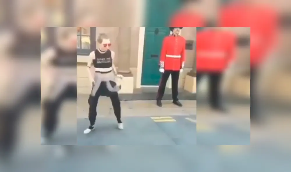 Video es viral en Facebook. La chica creyó que el oficial permanecería inmóvil mientras ella bailaba; sin embargo, ocurrió algo que ella nunca imaginó. Foto: Captura. Video es viral en Facebook. La chica creyó que el oficial permanecería inmóvil mientras ella bailaba; sin embargo, ocurrió algo que ella nunca imaginó. Foto: Captura.