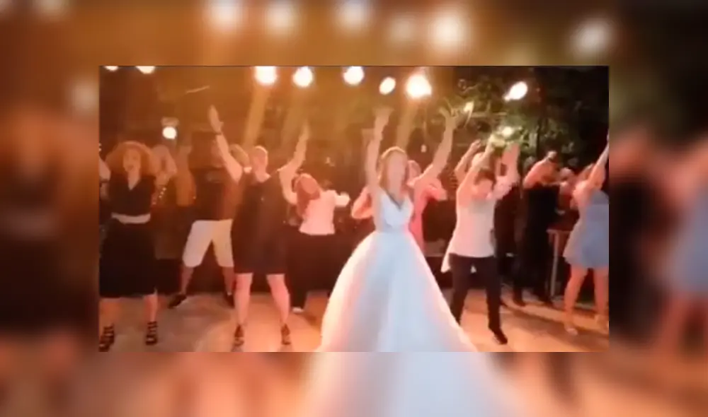 En Facebook, una novia preparó una sorpresa para su pareja e invitados bailando la canción ‘Con Calma’ de Daddy Yankee.