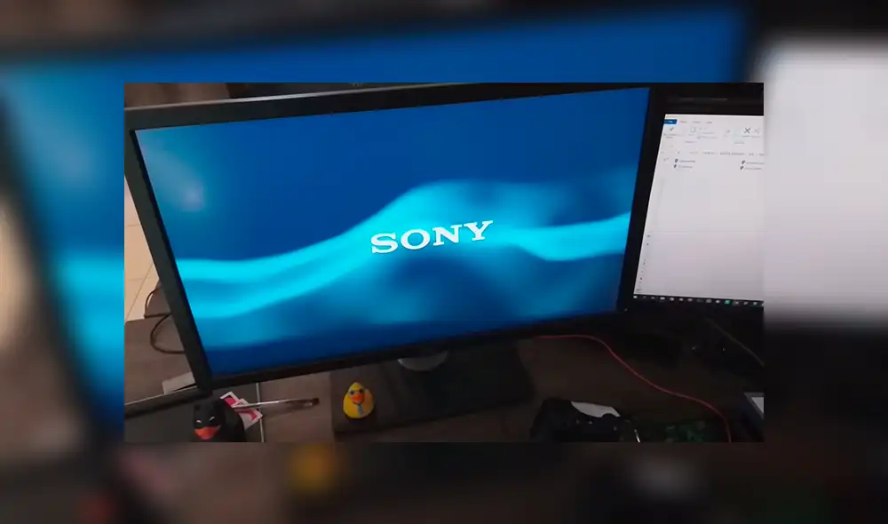 Al encenderla, se oye el característico pitido que Sony implementó con la PS3.