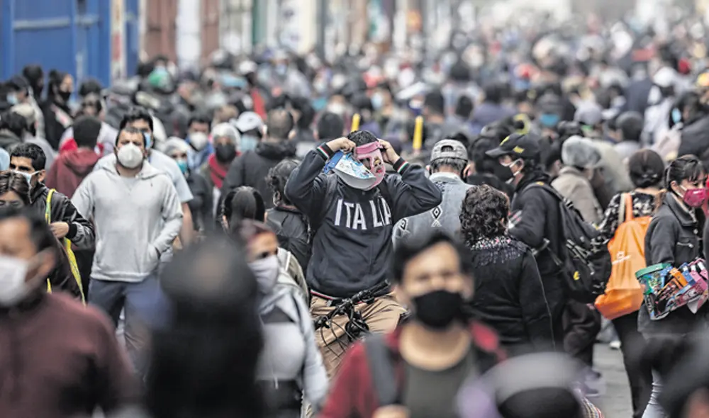 gente personas mascarillas centro de lima