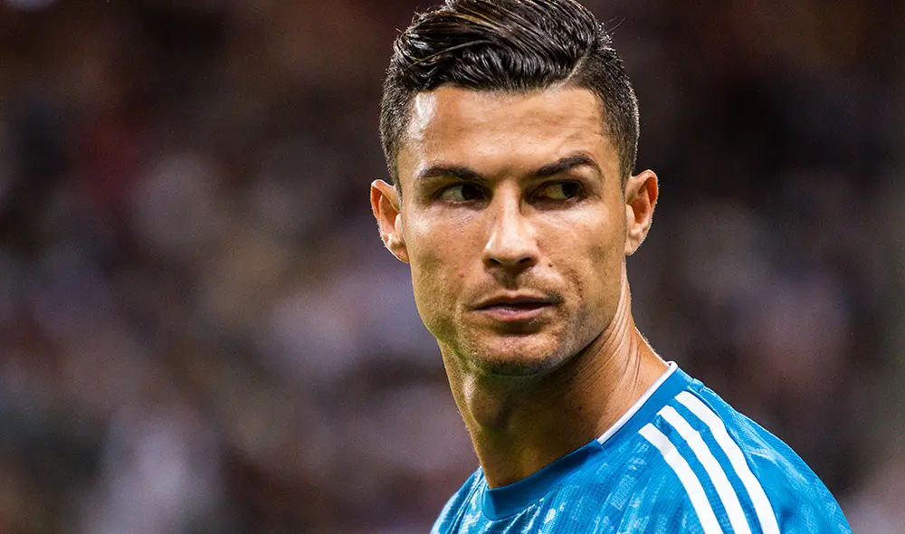 El futbolista de la Juventus de Turín Cristiano Ronaldo se mostró en desacuerdo en cómo ha evolucionado el mercado de pases en el mundo del fútbol. El futbolista de la Juventus de Turín Cristiano Ronaldo se mostró en desacuerdo en cómo ha evolucionado el mercado de pases en el mundo del fútbol.