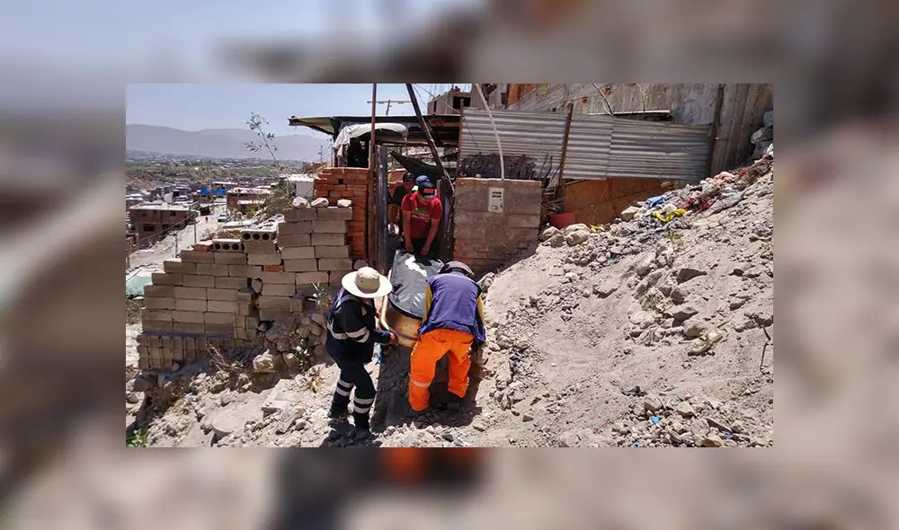 Obrero falleció tras caer a vivienda aledaña en Paucarpata. Obrero falleció tras caer a vivienda aledaña en Paucarpata.