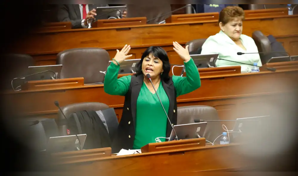 Fujimorista Saaveedra se victimiza y miente sobre agresión a periodista [VIDEO]