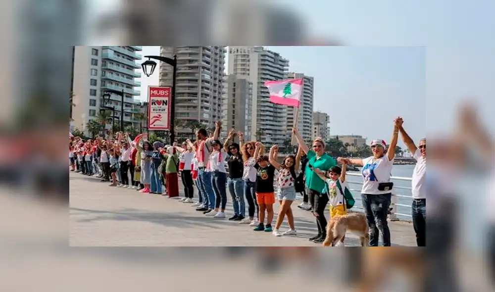 Seis dólares para hablar por WhatsApp: el nuevo impuesto que desató las protestas y el caos en Líbano [VIDEO]