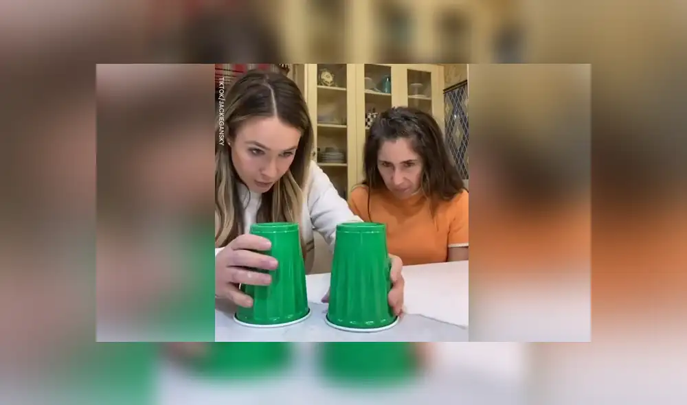 A través de Facebook se hizo viral la divertida reacción de una mujer al ver el truco de magia que le hizo su hija.