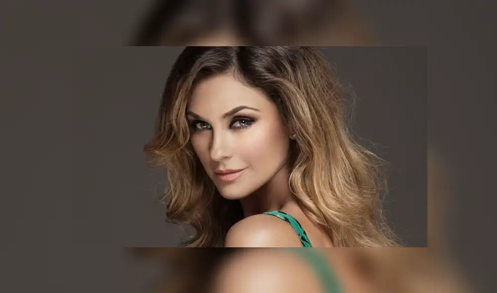 Aracely Arámbula hizo alarde de su figura en un bikini que le obsequió un fan