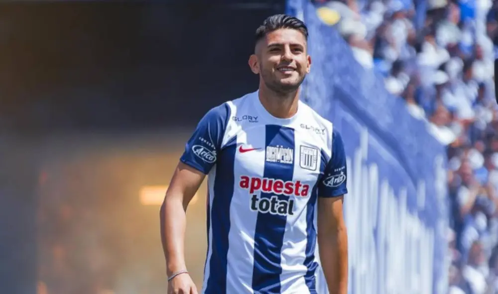 Carlos Zambrano firmó con los blanquiazules por dos temporadas. Foto: Alianza Lima Carlos Zambrano firmó con los blanquiazules por dos temporadas. Foto: Alianza Lima