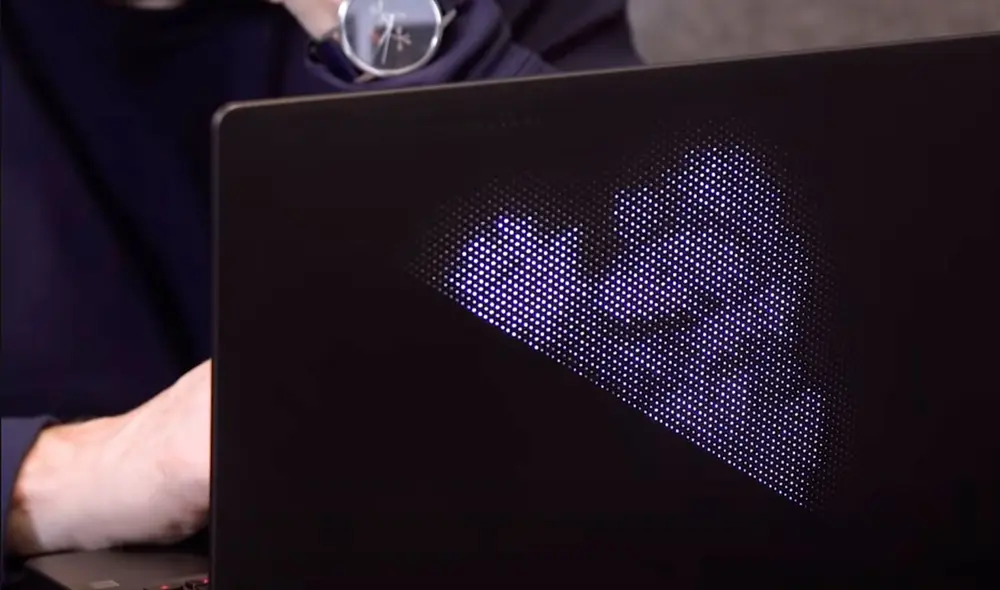 En la parte posterior hay colocadas 1215 luces led configurables al gusto. Foto: Engadget