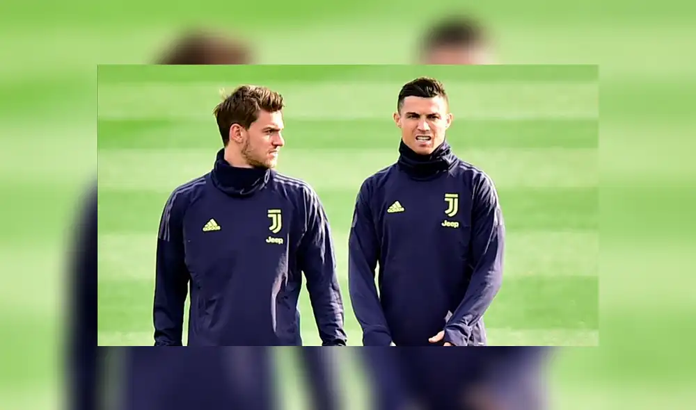 Cristiano Ronaldo junto a Daniele Rugani. Foto: Twitter