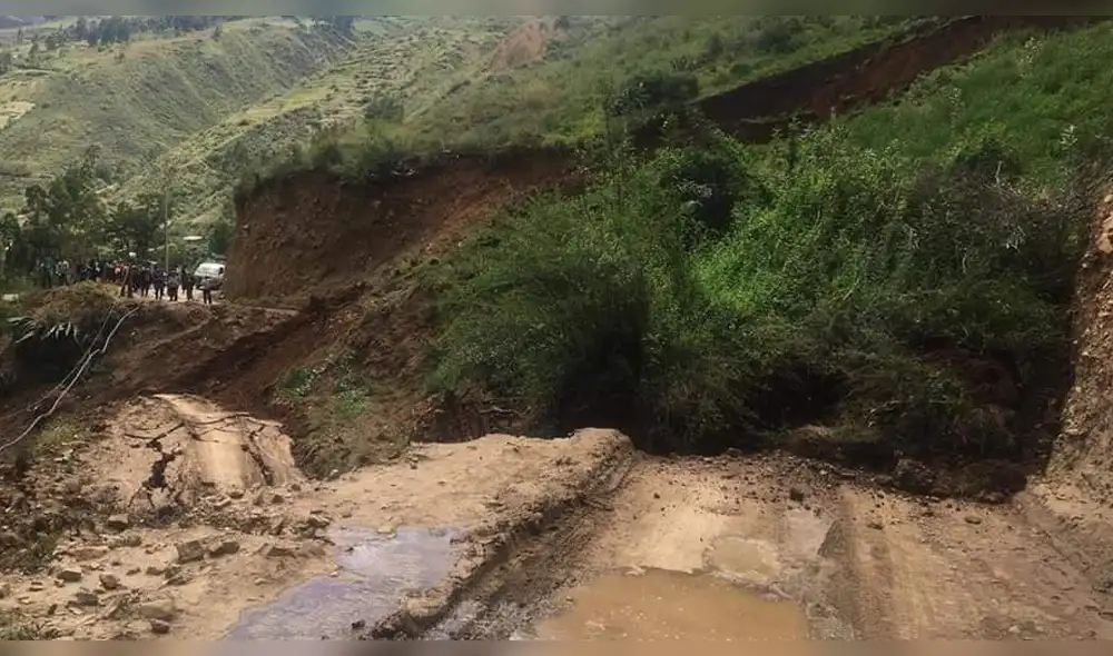 Pobladores y transportistas preocupados por constantes lluvias. Pobladores y transportistas preocupados por constantes lluvias.