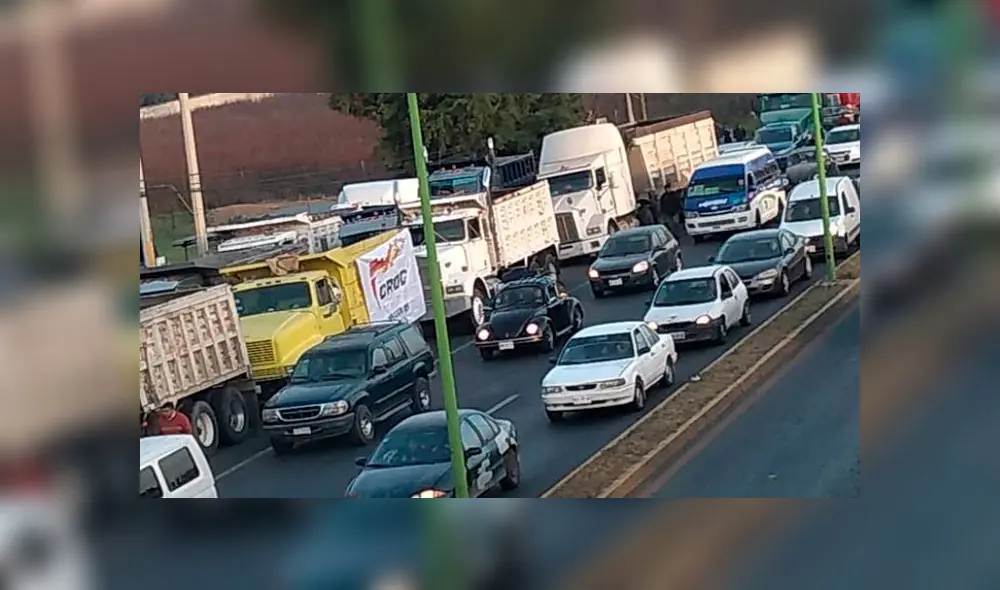 Usuarios en redes sociales han informado también sobre los bloqueos, señalando que el avance se encuentra detenido a la altura de Río de los Remedios e Indios Verdes. Usuarios en redes sociales han informado también sobre los bloqueos, señalando que el avance se encuentra detenido a la altura de Río de los Remedios e Indios Verdes.