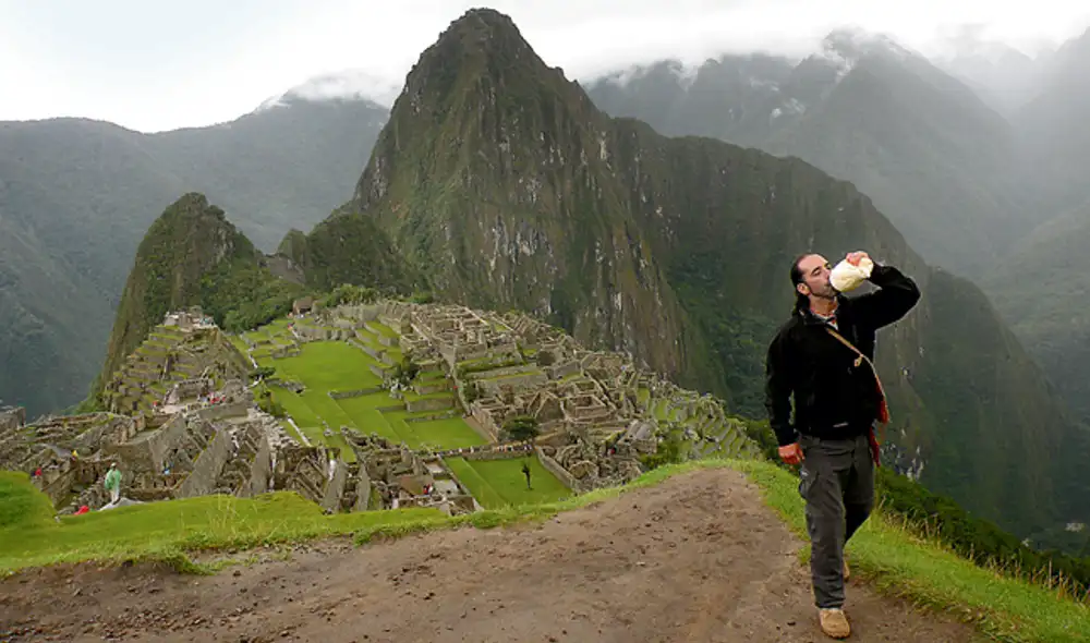 El Chaski y su célebre pututo que se ha escuchado a lo largo y ancho del Qhapaq Ñan. A los 9 mil perdió la cuenta de cuántos kilómetros había recorrido en toda su vida. El Chaski y su célebre pututo que se ha escuchado a lo largo y ancho del Qhapaq Ñan. A los 9 mil perdió la cuenta de cuántos kilómetros había recorrido en toda su vida.