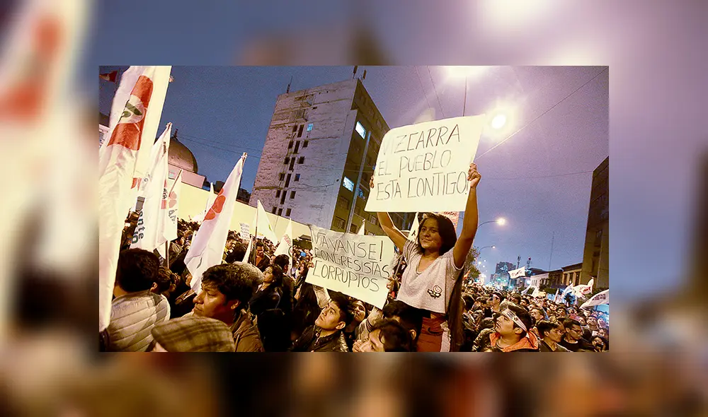 Apoyo. Varias cuadras de la avenida Abancay, frente al Congreso, fueron copadas por los manifestantes.