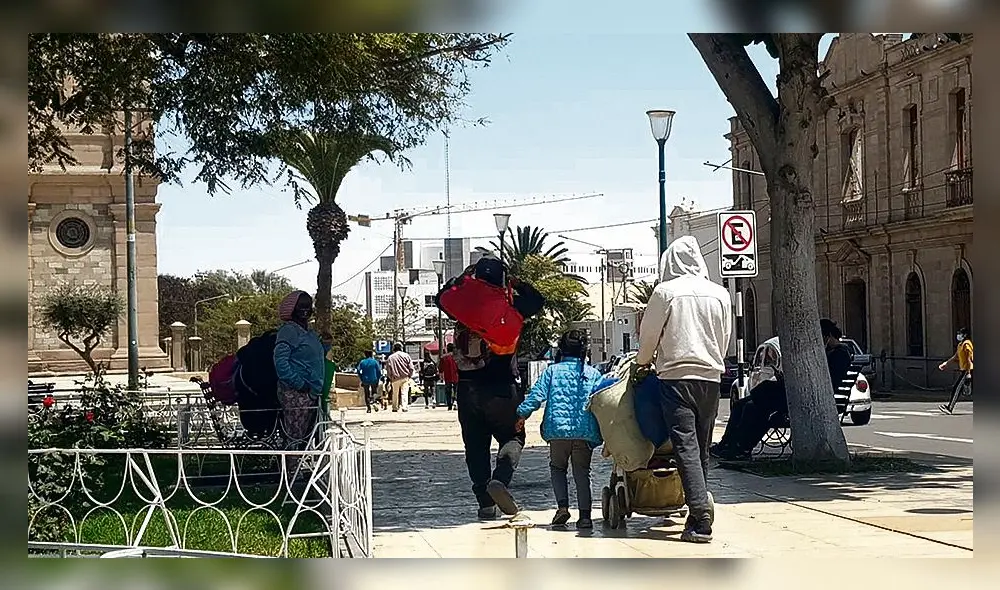 sobrevivir. Extranjeros piden ayuda en el Paseo Cívico de Tacna. Su meta es llegar a Chile. sobrevivir. Extranjeros piden ayuda en el Paseo Cívico de Tacna. Su meta es llegar a Chile.