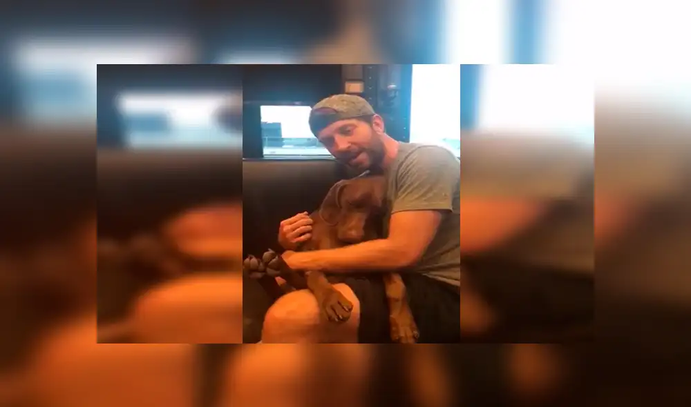 En Facebook, un joven interpreta una emotiva canción todos los días a su perro para que pueda dormir.