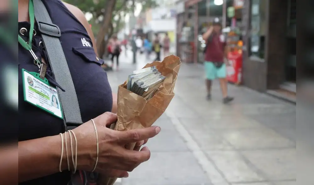 Delincuentes roban 80 mil soles a cambista en zona comercial de San Borja Delincuentes roban 80 mil soles a cambista en zona comercial de San Borja