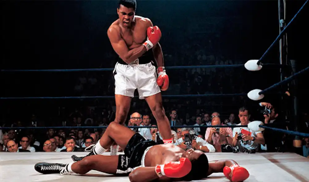 El 28 de abril de 1967 en Houston, Texas, Muhammad Alí se negó a ser reclutado para ir a Vietnam y le quitaron su licencia de boxeador. El 28 de abril de 1967 en Houston, Texas, Muhammad Alí se negó a ser reclutado para ir a Vietnam y le quitaron su licencia de boxeador.