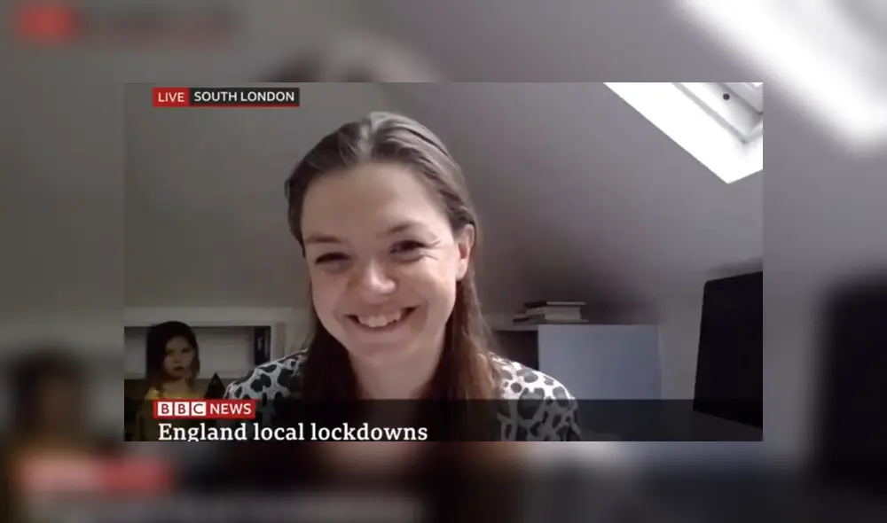 Una niña interrumpió a su madre mientras daba una entrevista para un noticiero. Foto: Facebook