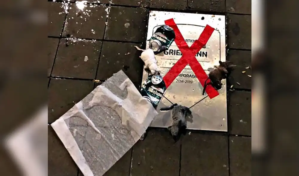 Griezmann no es el primer caso de un exjugador del Atleti cuya placa conmemorativa es vandalizada.