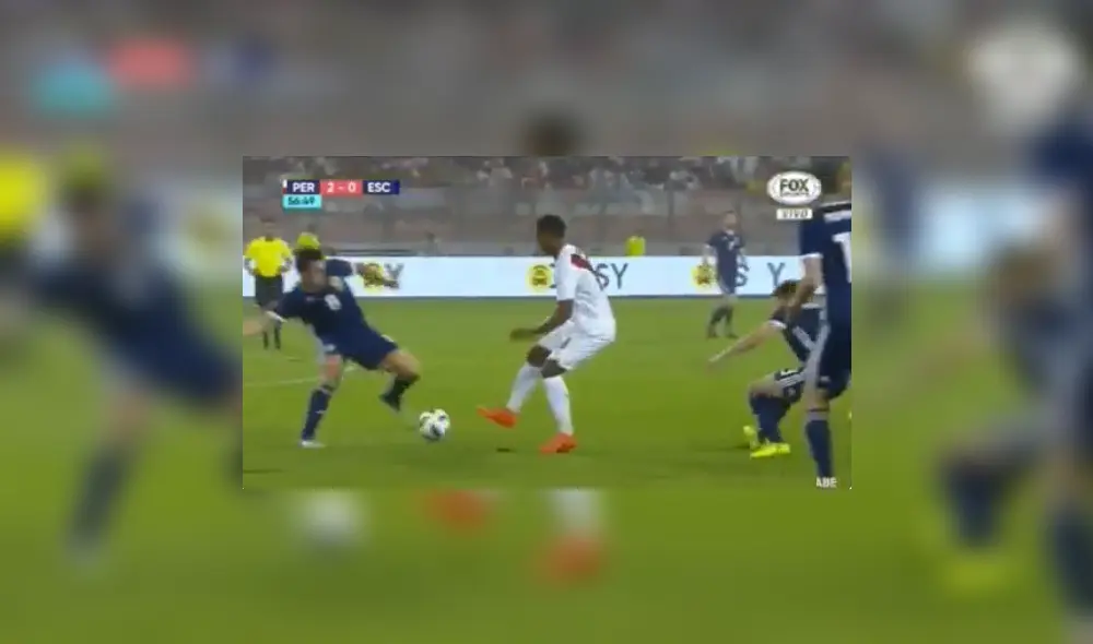 Perú vs Escocia: la exquisita huacha de André Carrillo a rival [VIDEO]