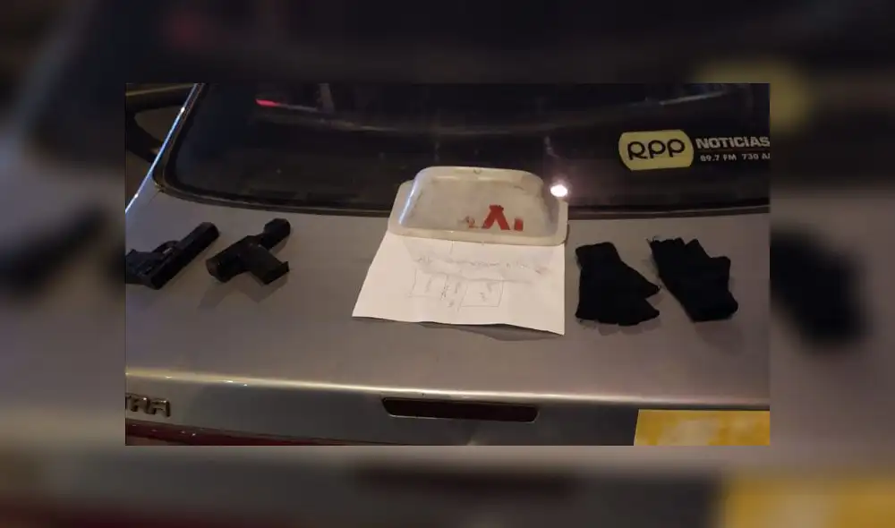 Delincuentes circulaban cerca al centro financiero de Fiori con actitud sospechosa y al negarse a identificarse, la PNP procedió a intervenirlos (Foto: Christian Moreno / Grupo La República) Delincuentes circulaban cerca al centro financiero de Fiori con actitud sospechosa y al negarse a identificarse, la PNP procedió a intervenirlos (Foto: Christian Moreno / Grupo La República)