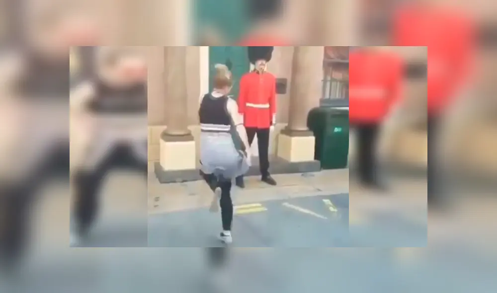 Video es viral en Facebook. La chica creyó que el oficial permanecería inmóvil mientras ella bailaba; sin embargo, ocurrió algo que ella nunca imaginó. Foto: Captura. Video es viral en Facebook. La chica creyó que el oficial permanecería inmóvil mientras ella bailaba; sin embargo, ocurrió algo que ella nunca imaginó. Foto: Captura.