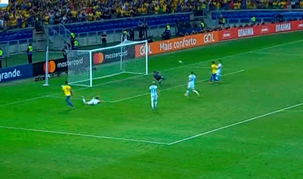 Roberto Firmino convirtió el 2-0 a favor de Brasil sobre Argentina en semifinales de la Copa América 2019. | Foto: América TV