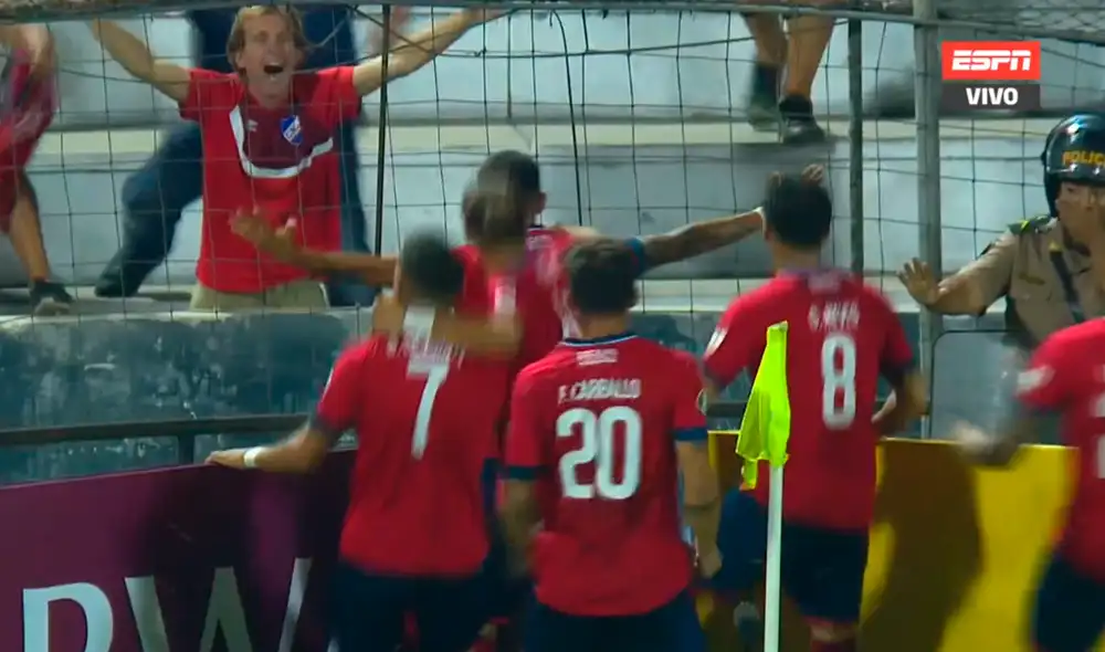 Policía instalado en la tribuna oriente se burló del gol tempranero que recibió Alianza Lima en su debut en la Copa Libertadores 2020. | Foto: ESPN Policía instalado en la tribuna oriente se burló del gol tempranero que recibió Alianza Lima en su debut en la Copa Libertadores 2020. | Foto: ESPN