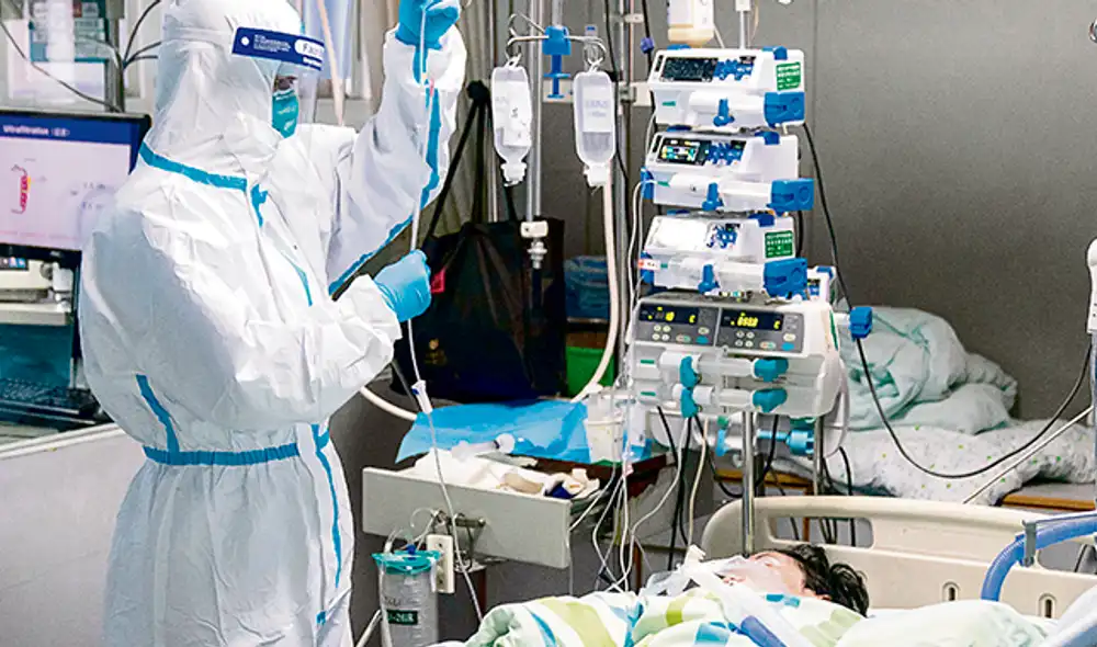 Riesgo. Personal médico en Unidad de Cuidados Intensivos. Riesgo. Personal médico en Unidad de Cuidados Intensivos.