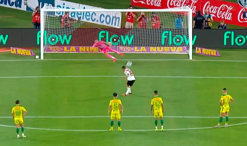 Juan Fernando Quintero empata el partido para River Plate con una gran definición desde el punto penal. | Foto: Fox Sports Juan Fernando Quintero empata el partido para River Plate con una gran definición desde el punto penal. | Foto: Fox Sports