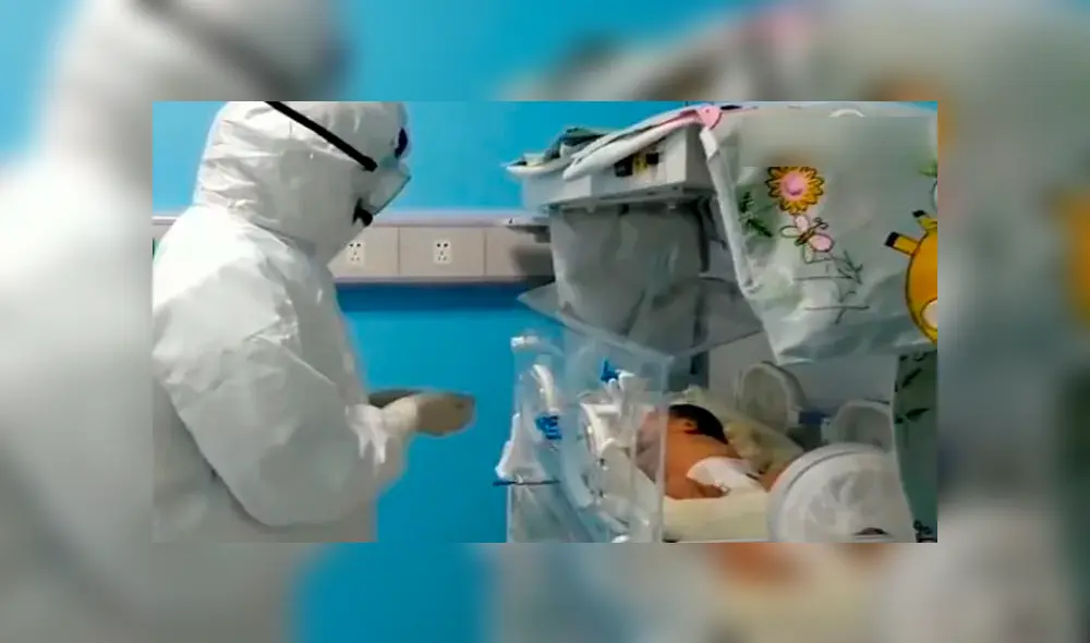 La recién nacida fue dada de alta del Hospital de Niños de Wuhan.