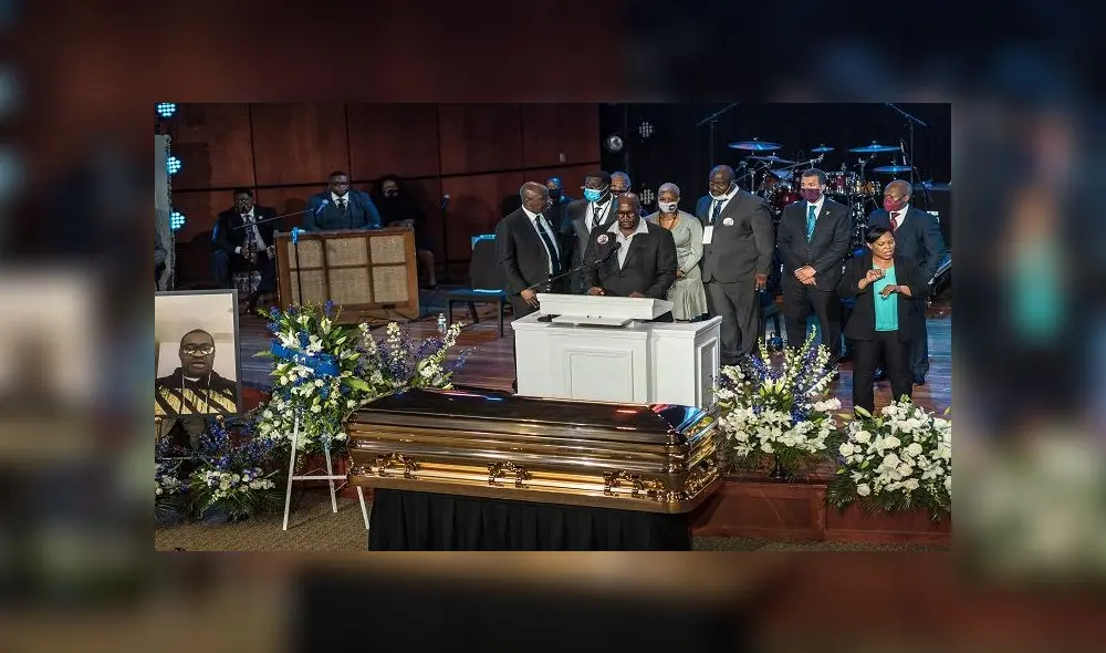 George Floyd's brother Philonise Floyd (C) speaks during a memorial service in honor of his brother on June 4, 2020, at North Central University's Frank J. Lindquist Sanctuary in Minneapolis, Minnesota. - On May 25, 2020, Floyd, a 46-year-old black man suspected of passing a counterfeit $20 bill, died in Minneapolis after Derek Chauvin, a white police officer, pressed his knee to Floyd's neck for almost nine minutes. (Photo by kerem yucel / AFP)