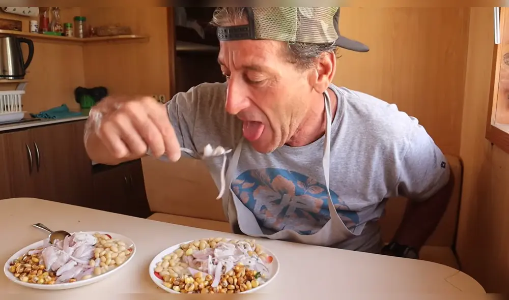 El influencer, junto a su hijo Lorenzo, conocido como ‘Descocaos’, resaltaron la facilidad del plato. Foto: captura de YouTube