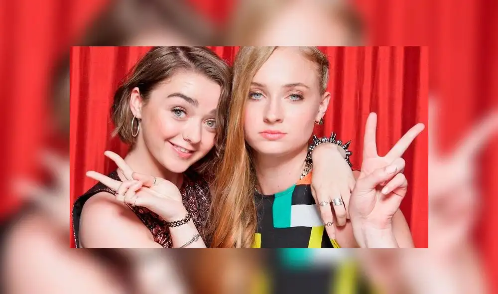 Sophie Turner revela que se besaba con Maisie William en set de Game Of Thrones [VIDEO]