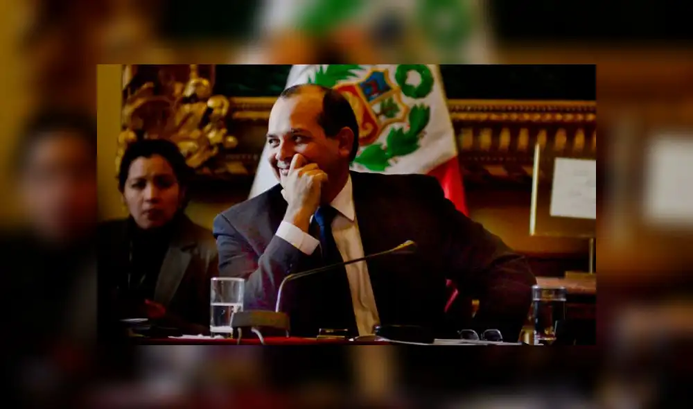 Exministro Miguel Castilla respalda proyectos donde colocó su firma Exministro Miguel Castilla respalda proyectos donde colocó su firma