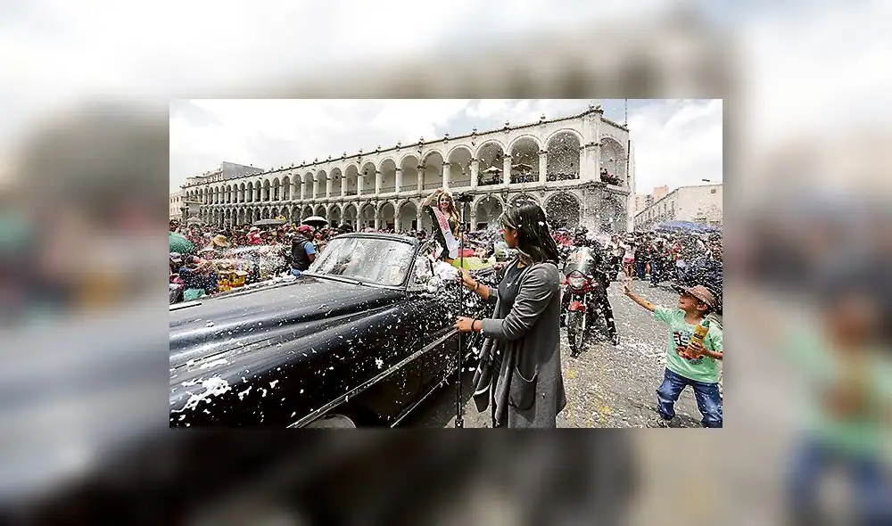 Corso de las Flores dio inicio a los carnavales en Arequipa