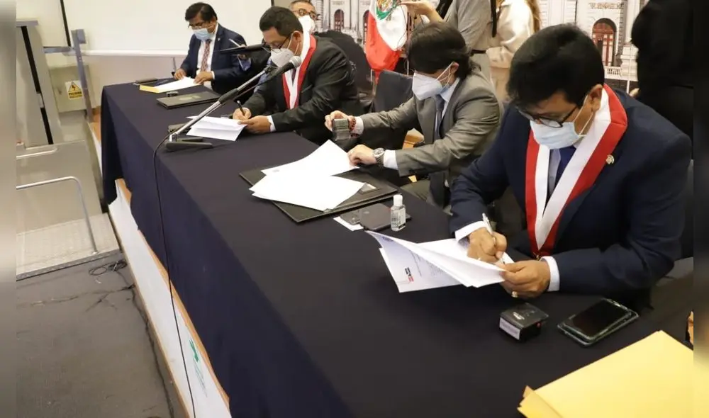 UNP firma convenio con PerúPetro. Foto: PerúPetro. UNP firma convenio con PerúPetro. Foto: PerúPetro.