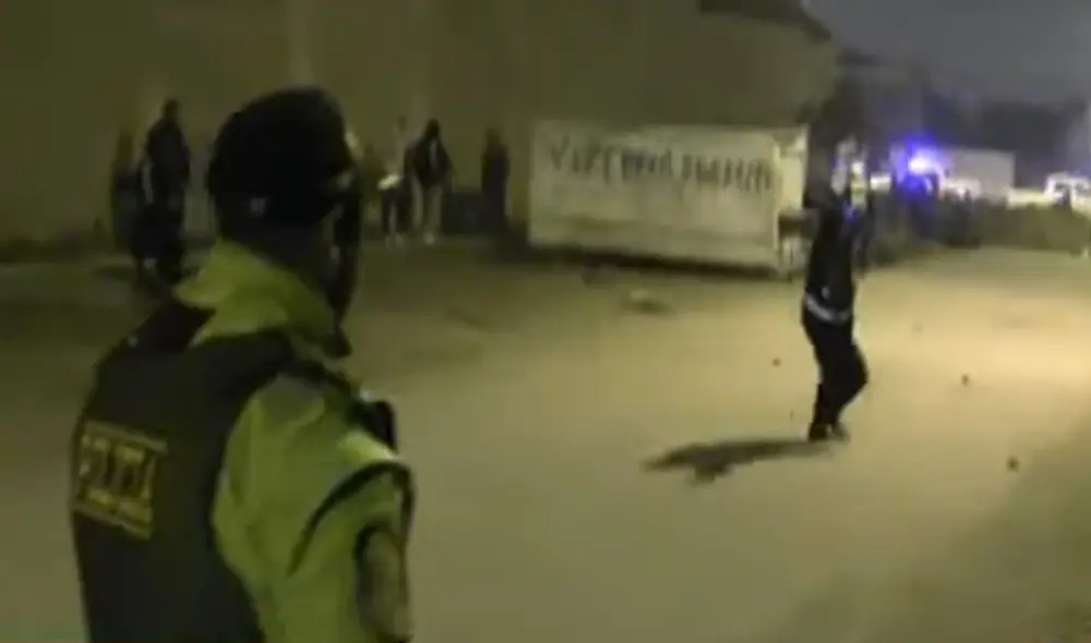 Trabajadores municipales no pudieron colocar los carteles de clausura.