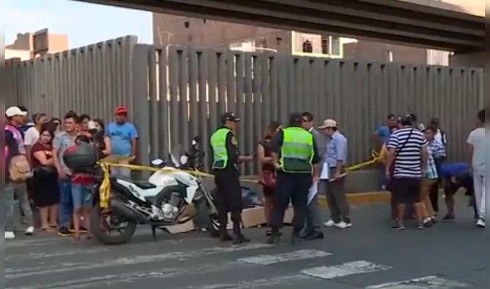 La mujer regresaba a su casa, cuando ocurrió el accidente. (Foto: Captura video) La mujer regresaba a su casa, cuando ocurrió el accidente. (Foto: Captura video)
