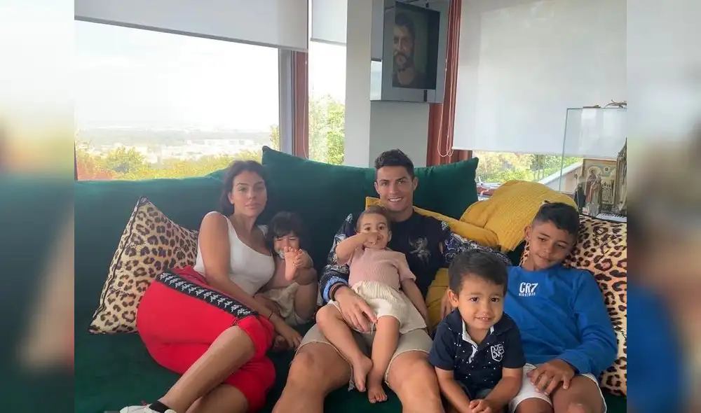 Cristiano Ronaldo junto a Georgina Rodríguez y sus hijos. Cristiano Ronaldo junto a Georgina Rodríguez y sus hijos.