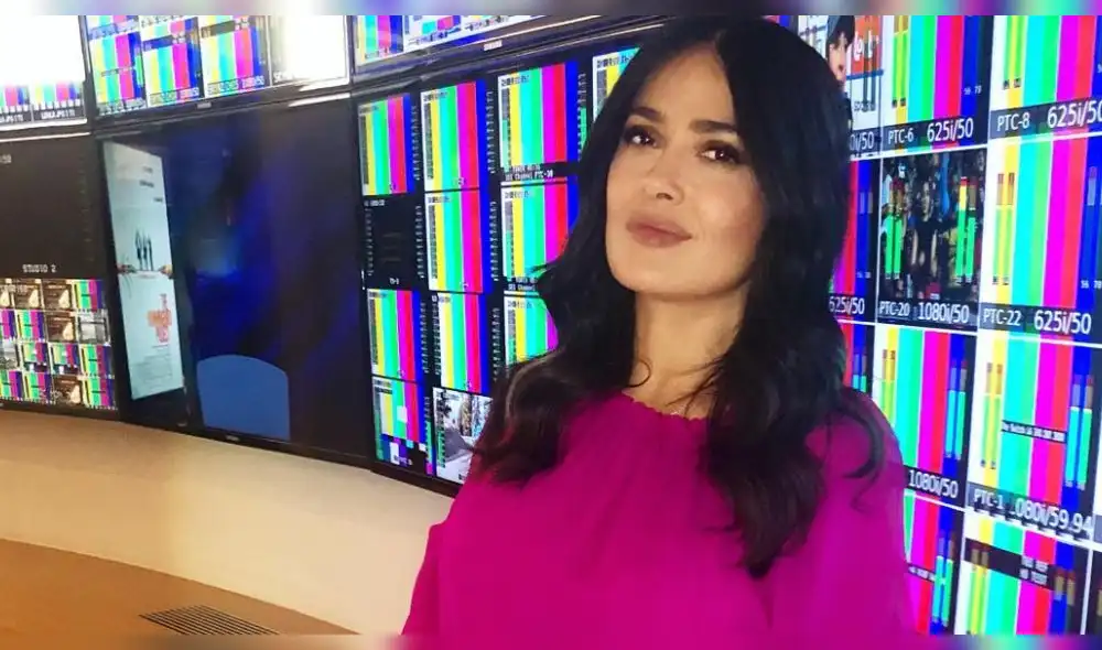 Salma Hayek seduce a fans con ajustado traje de látex a sus 52 años [VIDEO]