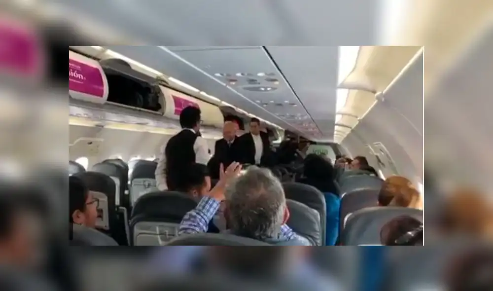 YouTube: AMLO llegó tarde a su vuelo y esto fue lo que los pasajeros le gritaron en el avión [VIDEO]